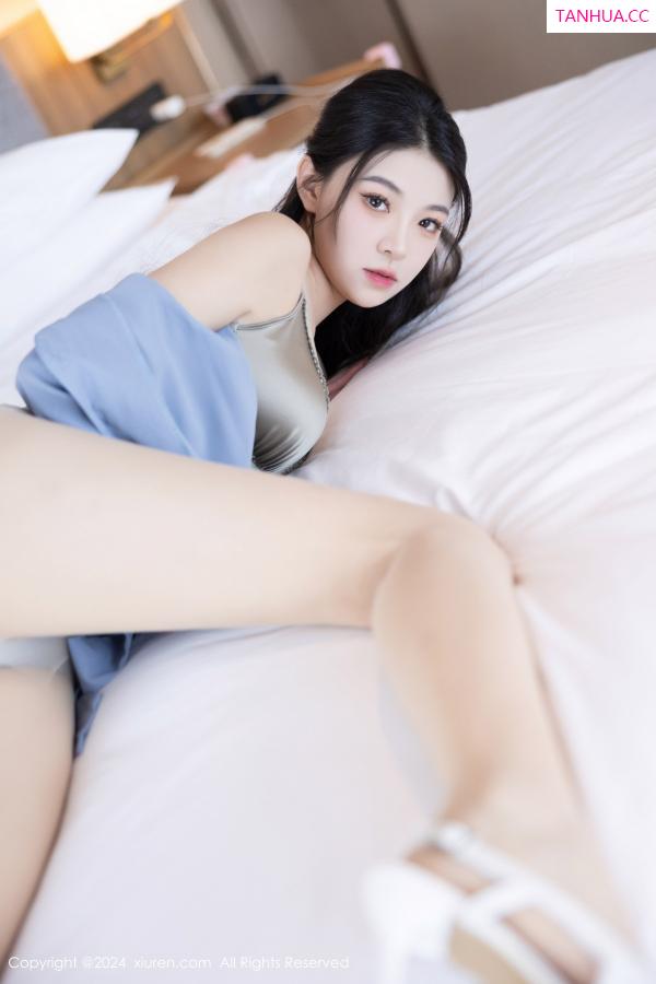  [XiuRen]高清写真图 2024.10.23 No.9333 初梦瑶 丝袜美腿第65张图片